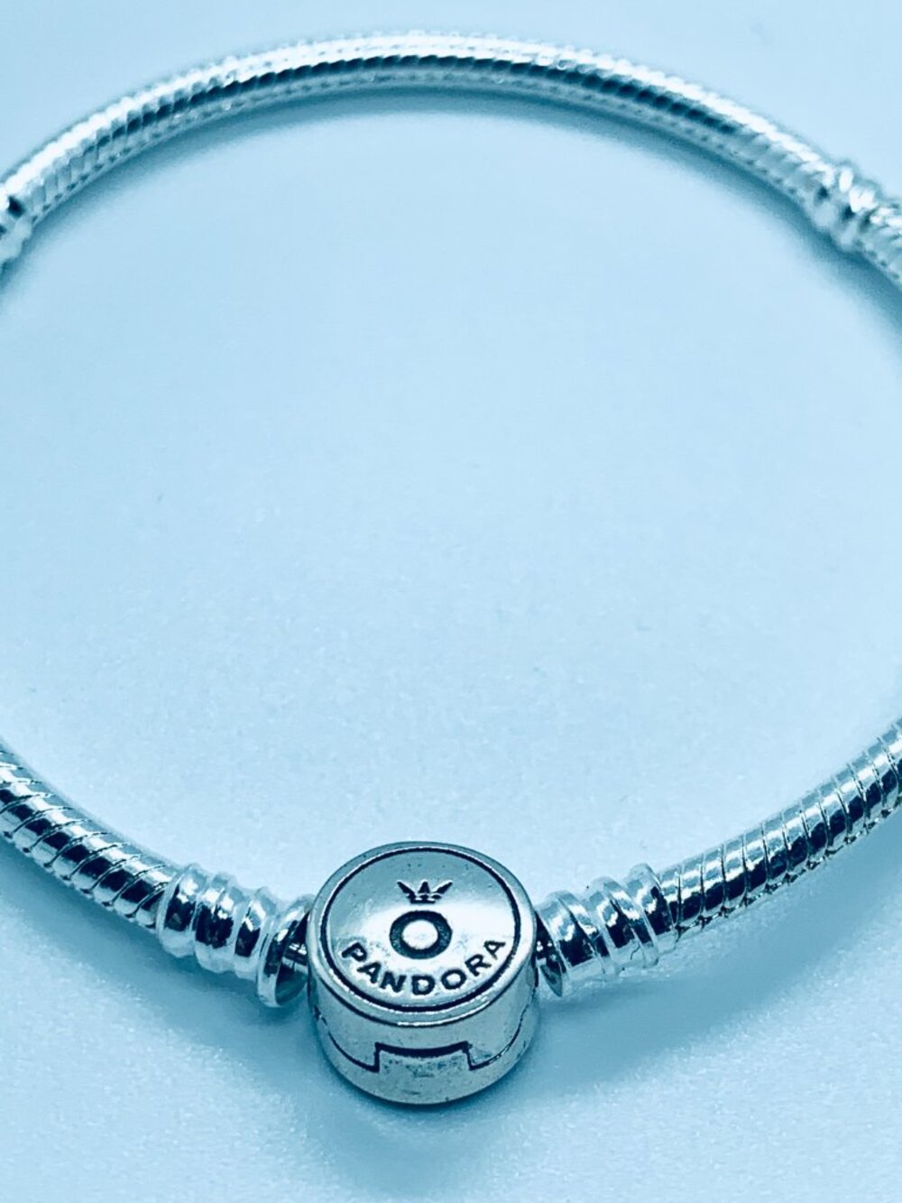 Pandora Moments Sparkling Blue Disc Clasp Snake Chain Bracelet - Picture 3 of 4